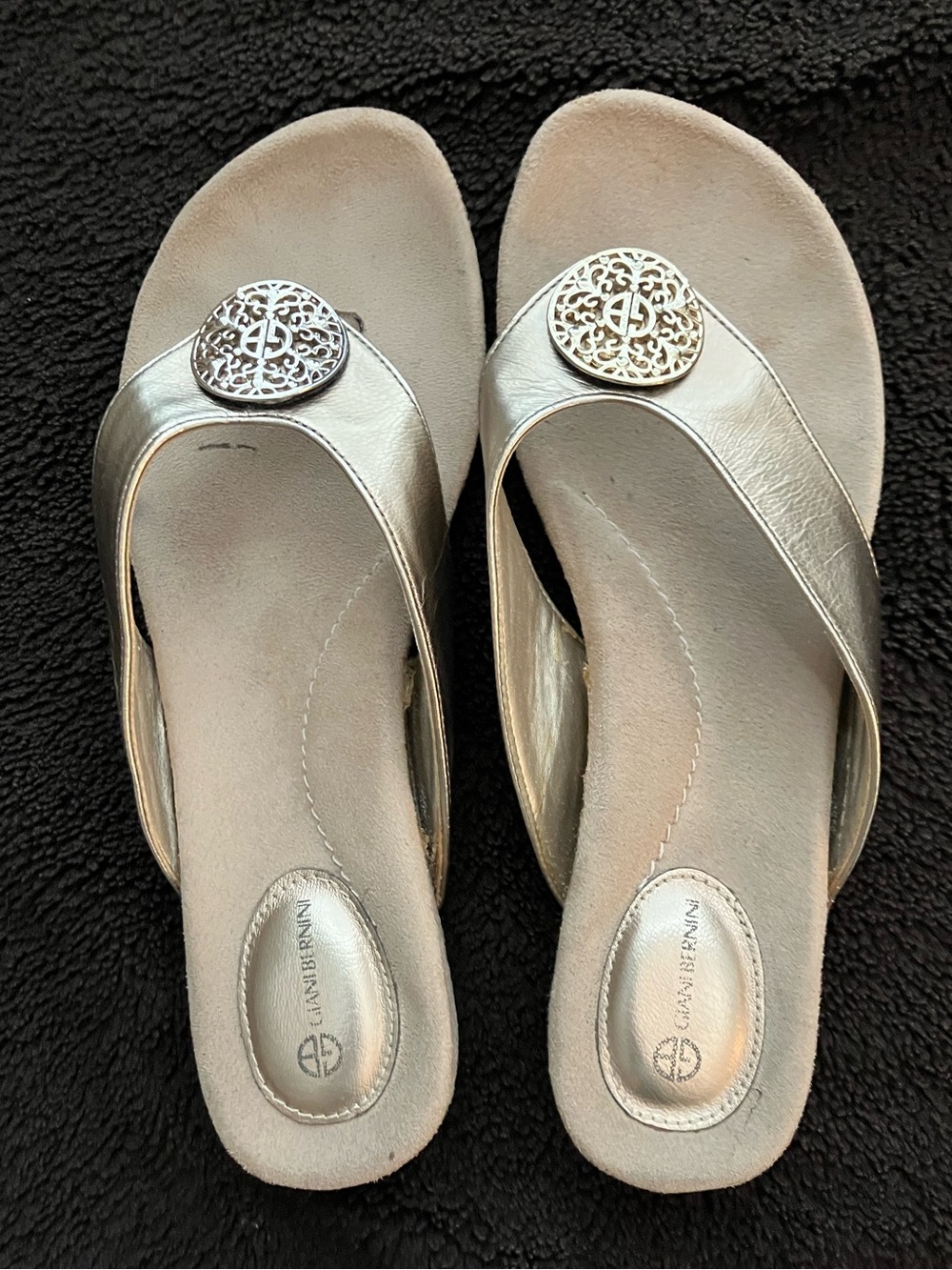 Giani Bernini Metallic Comfort Flip Flops w/ Box